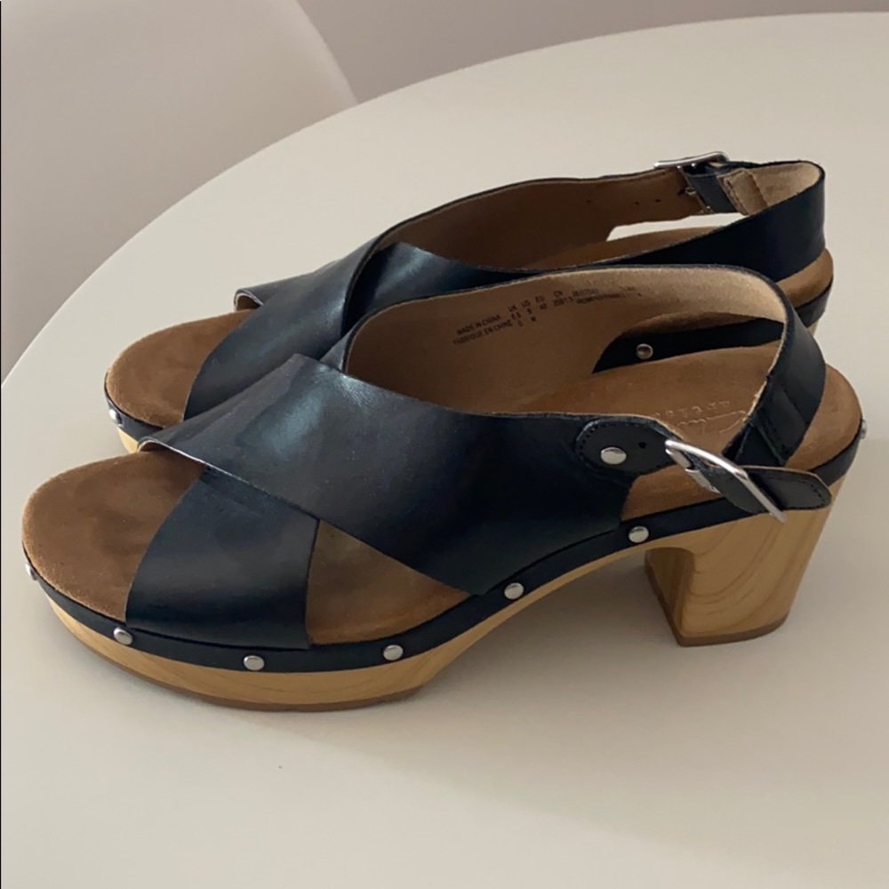 Clog sandals